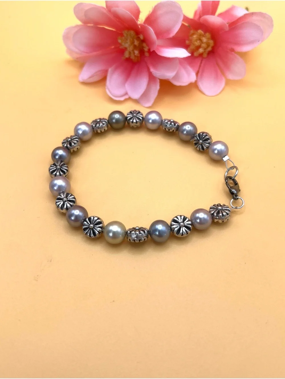Silver-Tone Pearl Bead Bracelet - Elegant Grey Pearls